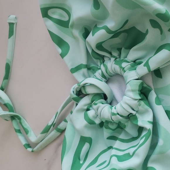 Milumia O'Ring  Tie Back Halter Bikini Set Allover Print in Green Size L - Picture 6 of 9